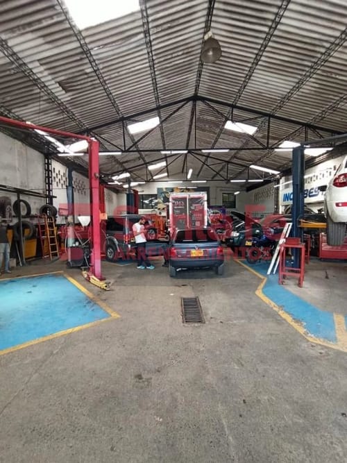 Bodega en venta en Cristo Rey, Medellín, 610 m² · foto 2 de 10
