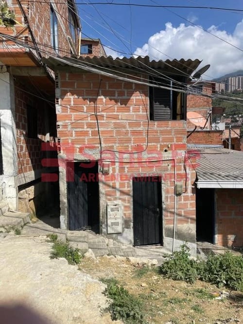 Casa de 5 alcobas en venta en Calasanz, Medellín, 81 m² · foto 2 de 10