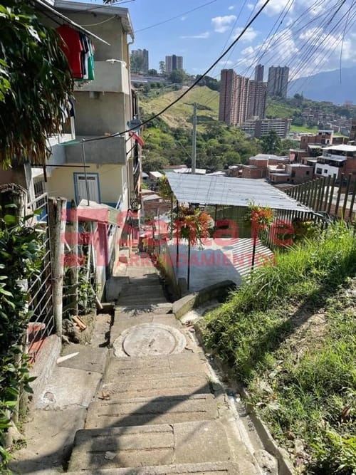 Casa de 5 alcobas en venta en Calasanz, Medellín, 81 m² · foto 10 de 10