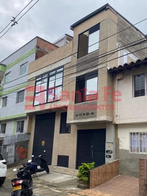 Bodega en venta en Cristo Rey, Medellín, 341 m² · foto 2 de 10