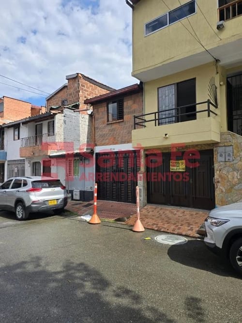 Casa de 4 alcobas en venta en Guayabal, Medellín, 78 m² · foto 2 de 10