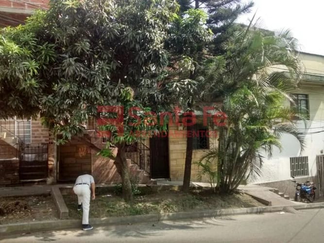 Casa de 6 alcobas en venta en La Floresta, Medellín, 147 m² · foto 2 de 9