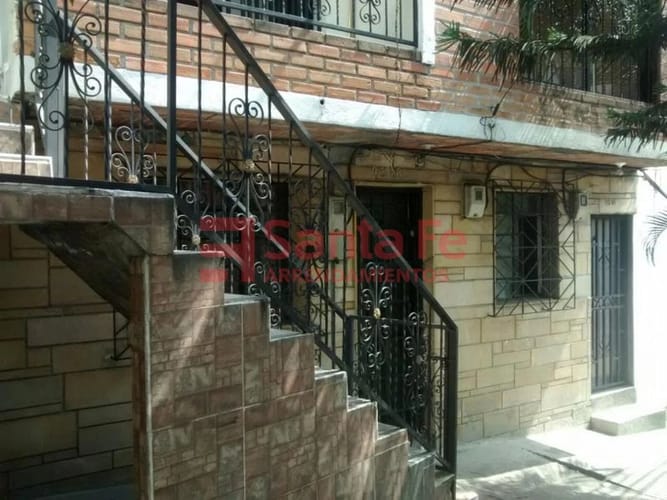 Casa de 6 alcobas en venta en La Floresta, Medellín, 147 m² · foto 3 de 9