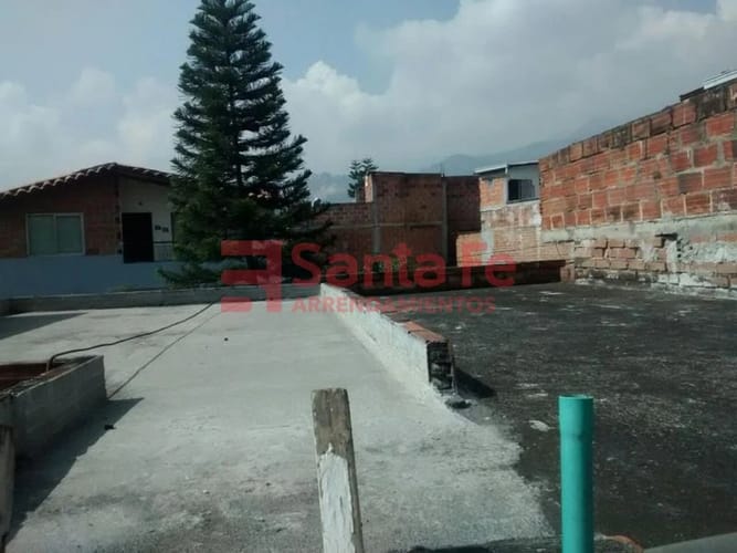 Casa de 6 alcobas en venta en La Floresta, Medellín, 147 m² · foto 8 de 9