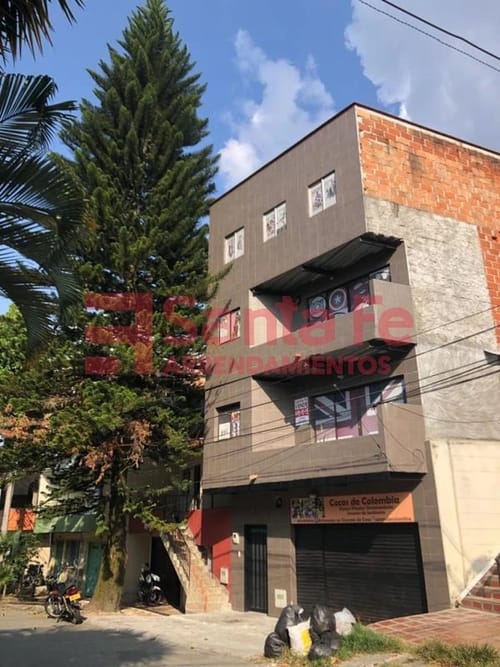 Local en venta en La Floresta, Medellín, 400 m² · foto 2 de 10