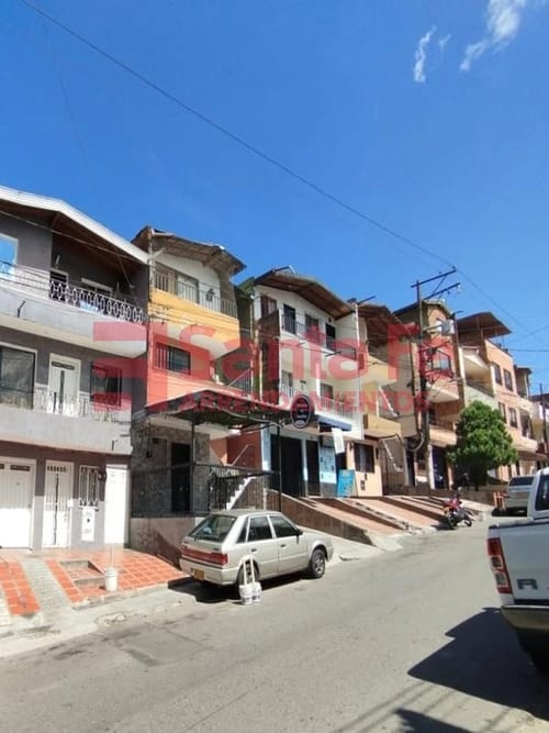 Casa de 4 alcobas en venta en Campo Valdes No.1, Medellín, 112 m² · foto 2 de 10