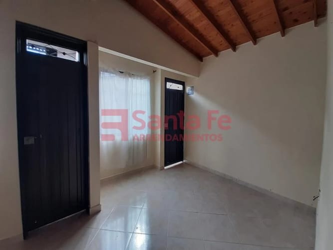 Casa de 7 alcobas en venta en Suarez, Bello, 140 m² · foto 2 de 10