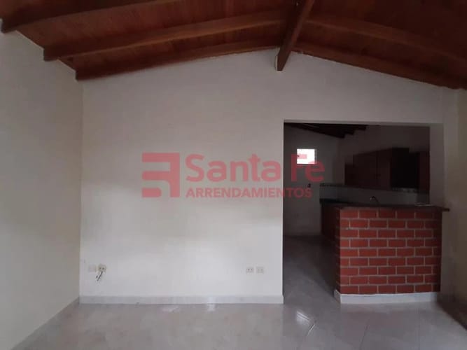 Casa de 7 alcobas en venta en Suarez, Bello, 140 m² · foto 3 de 10