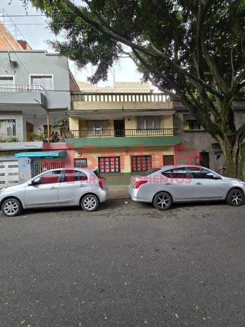Casa de 4 alcobas en venta en Florida Nueva, Medellín, 253 m² · foto 2 de 10