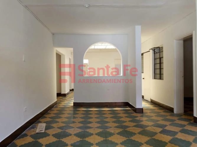 Casa de 5 alcobas en venta en Campo Valdes No.1, Medellín, 130 m² · foto 2 de 10