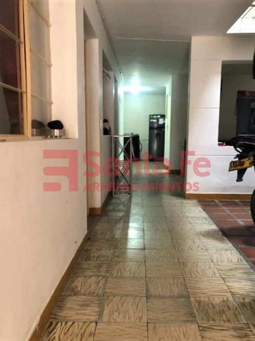 Casa de 11 alcobas en venta en Los Naranjos, Itagüí, 290 m² · foto 7 de 10