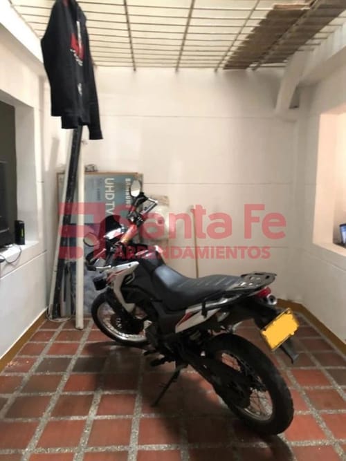 Casa de 11 alcobas en venta en Los Naranjos, Itagüí, 290 m² · foto 8 de 10