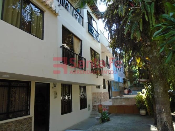 Casa de 7 alcobas en venta en Centro, Bello, 165 m² · foto 2 de 10