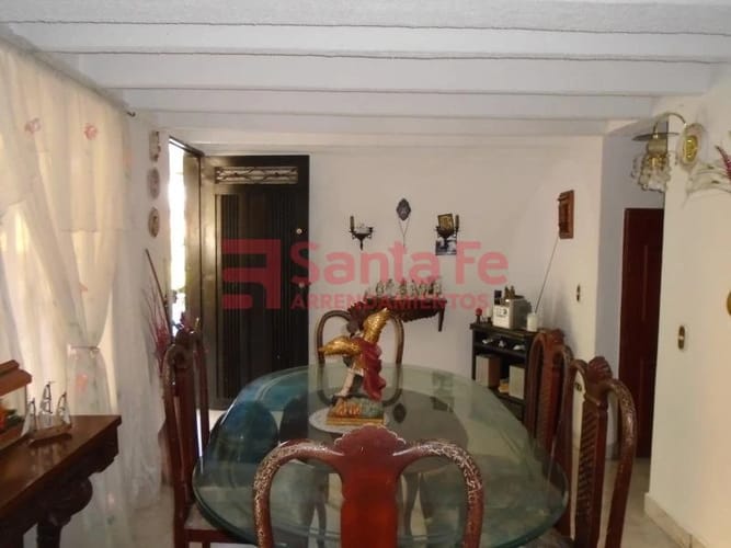Casa de 7 alcobas en venta en Centro, Bello, 165 m² · foto 4 de 10