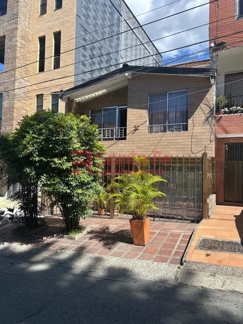 Casa de 3 alcobas en venta en Centro, Bello, 121 m² · foto 2 de 10