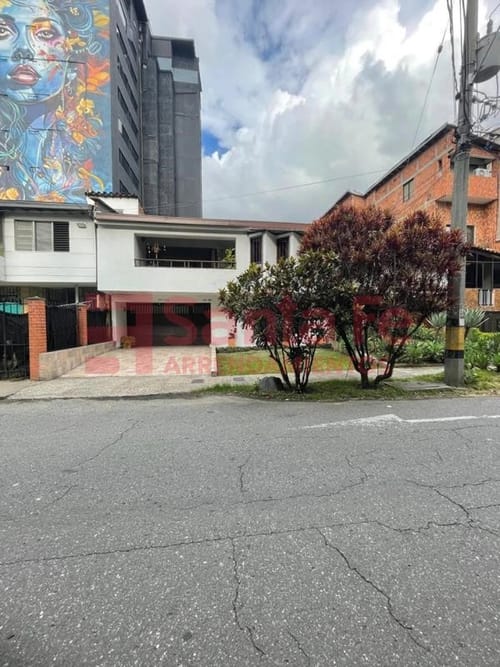 Casa de 6 alcobas en venta en Florida Nueva, Medellín, 279 m² · foto 2 de 10