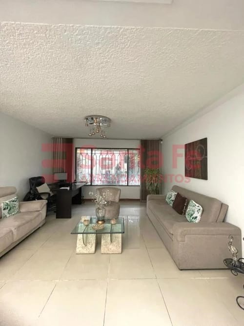 Casa de 6 alcobas en venta en Florida Nueva, Medellín, 279 m² · foto 3 de 10
