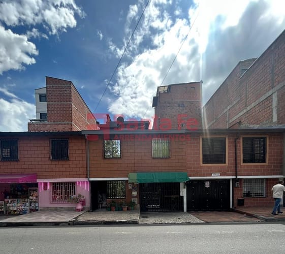 Casa de 4 alcobas en venta en Suarez, Bello, 97 m² · foto 2 de 10