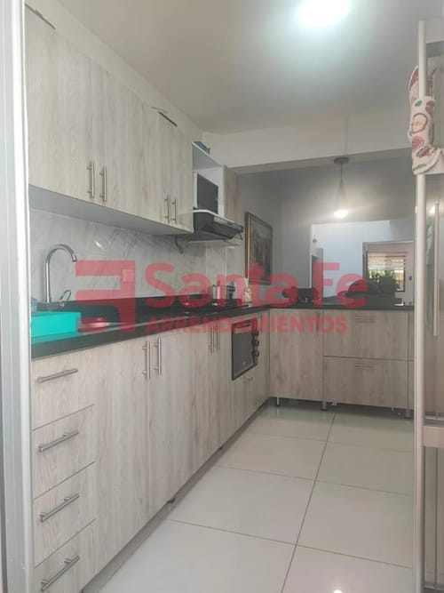Casa de 4 alcobas en venta en Los Naranjos, Itagüí, 154 m² · foto 7 de 10