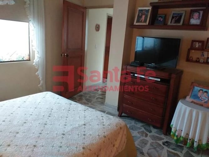 Apartamento de 5 alcobas en venta en Florida Nueva, Medellín, 223 m² · foto 8 de 10