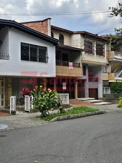 Casa de 3 alcobas en venta en Florida Nueva, Medellín, 214 m² · foto 2 de 10