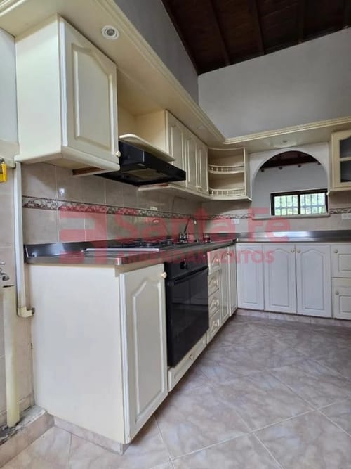 Casa de 3 alcobas en venta en Florida Nueva, Medellín, 214 m² · foto 4 de 10