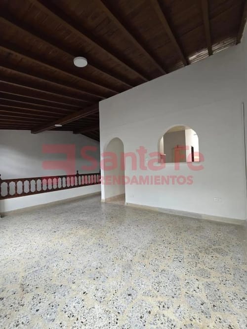 Casa de 3 alcobas en venta en Florida Nueva, Medellín, 214 m² · foto 7 de 10