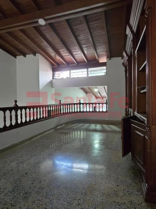 Casa de 3 alcobas en venta en Florida Nueva, Medellín, 214 m² · foto 9 de 10