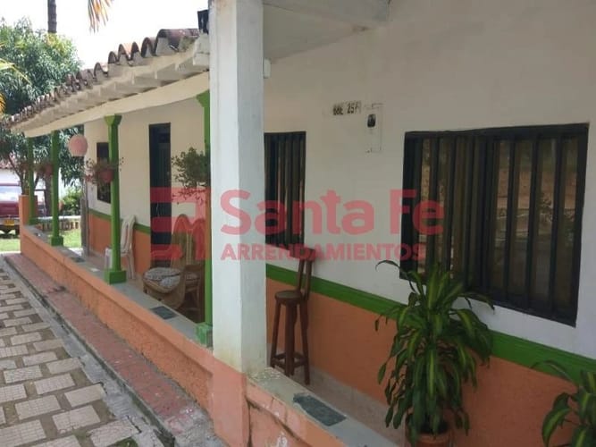 Casa de 5 alcobas en venta en Suarez, Bello, 241 m² · foto 3 de 6
