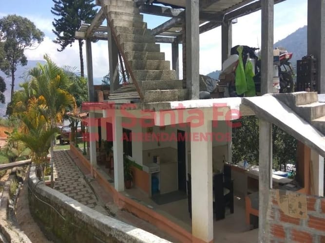 Casa de 5 alcobas en venta en Suarez, Bello, 241 m² · foto 6 de 6