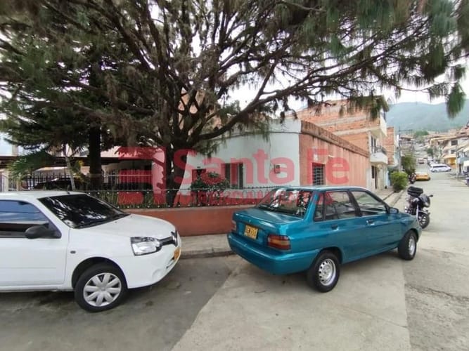 Casa de 3 alcobas en venta en Centro, Bello, 129 m² · foto 2 de 10