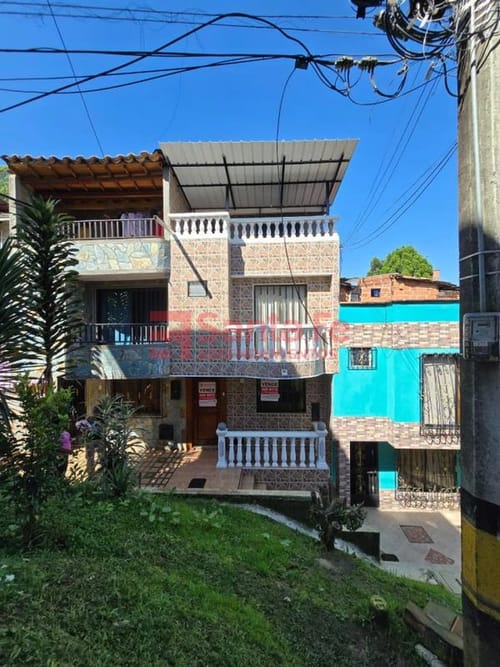 Casa de 4 alcobas en venta en Loreto, Medellín, 152 m² · foto 2 de 10