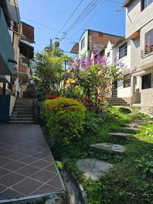 Casa de 4 alcobas en venta en Loreto, Medellín, 152 m² · foto 3 de 10