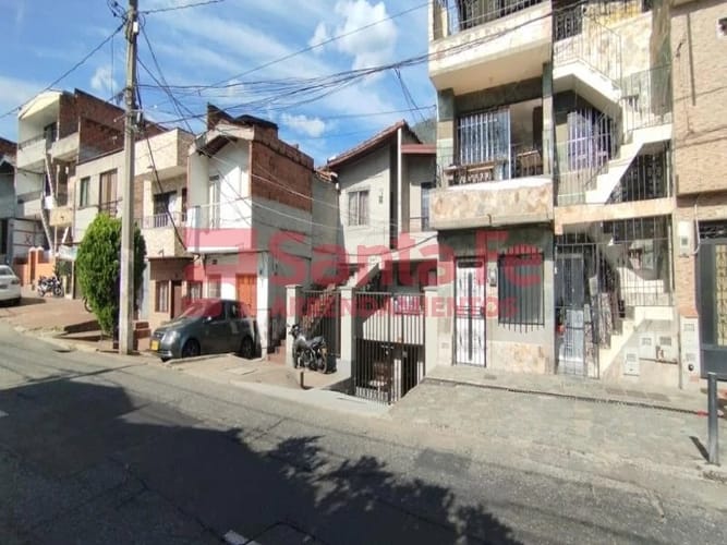 Casa de 5 alcobas en venta en Miranda, Medellín, 311 m² · foto 2 de 10