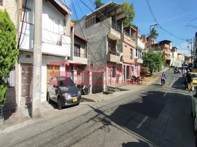 Casa de 5 alcobas en venta en Miranda, Medellín, 311 m² · foto 3 de 10