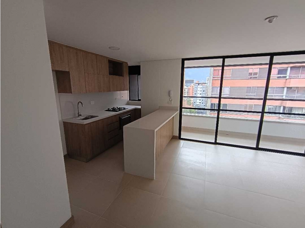 Apartamento en arriendo en Laureles, Medellín · foto 3 de 19