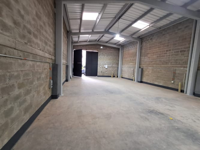 Bodega en arriendo en Calle Larga, Sabaneta, 200 m² · foto 2 de 11