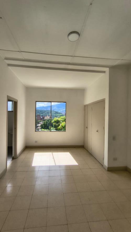 Casa de 20 alcobas en arriendo en Prado, Medellín, 698 m² · foto 8 de 24