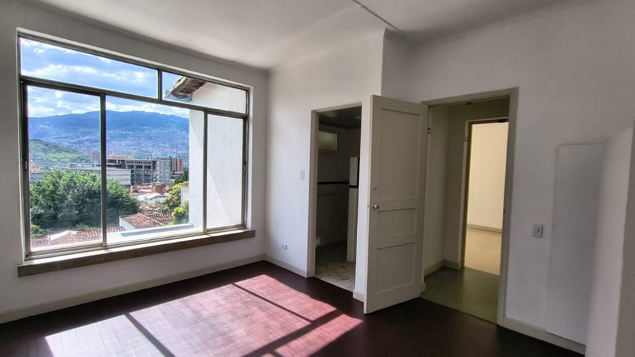Casa de 20 alcobas en arriendo en Prado, Medellín, 698 m² · foto 19 de 24