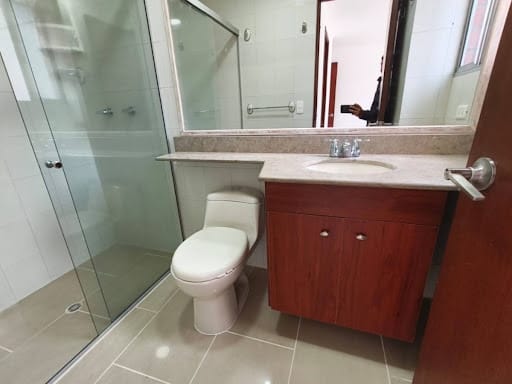 Apartamento de 2 alcobas en arriendo en Castropol, Medellín, 93 m² · foto 12 de 20