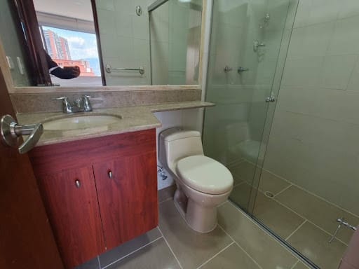 Apartamento de 2 alcobas en arriendo en Castropol, Medellín, 93 m² · foto 18 de 20