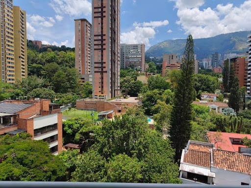Apartamento de 2 alcobas en arriendo en Castropol, Medellín, 93 m² · foto 19 de 20