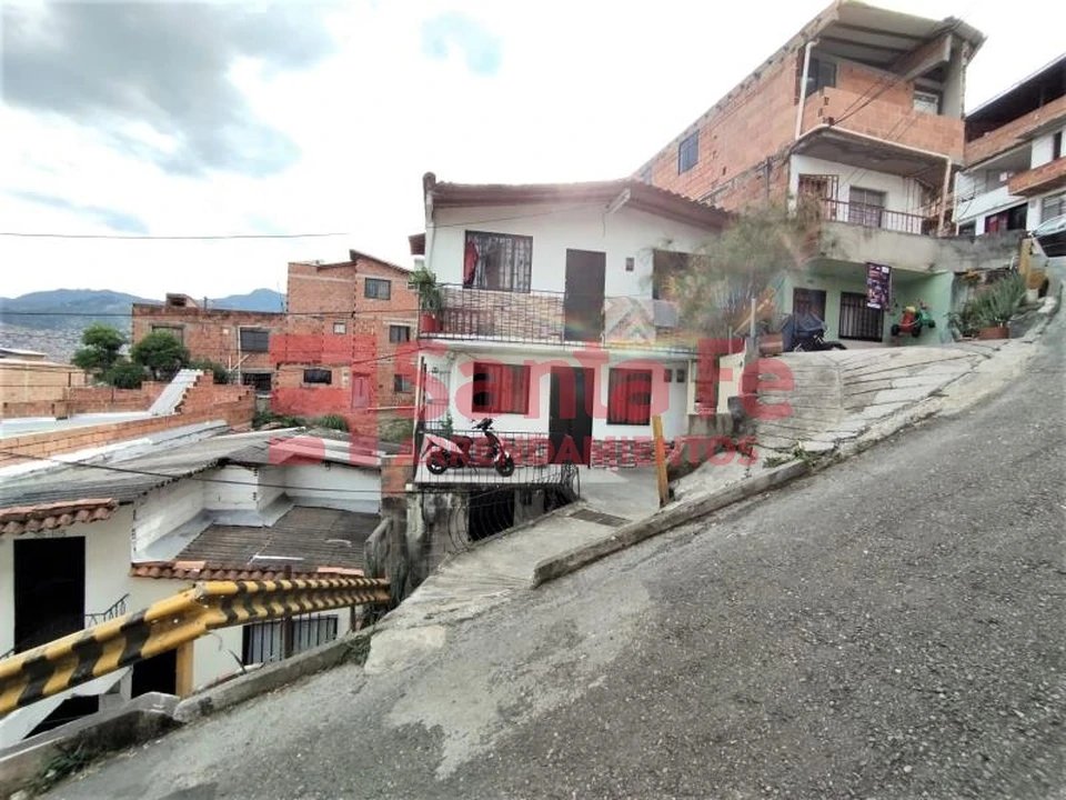 Apartamento en venta en La Floresta, Medellín · foto 2 de 10