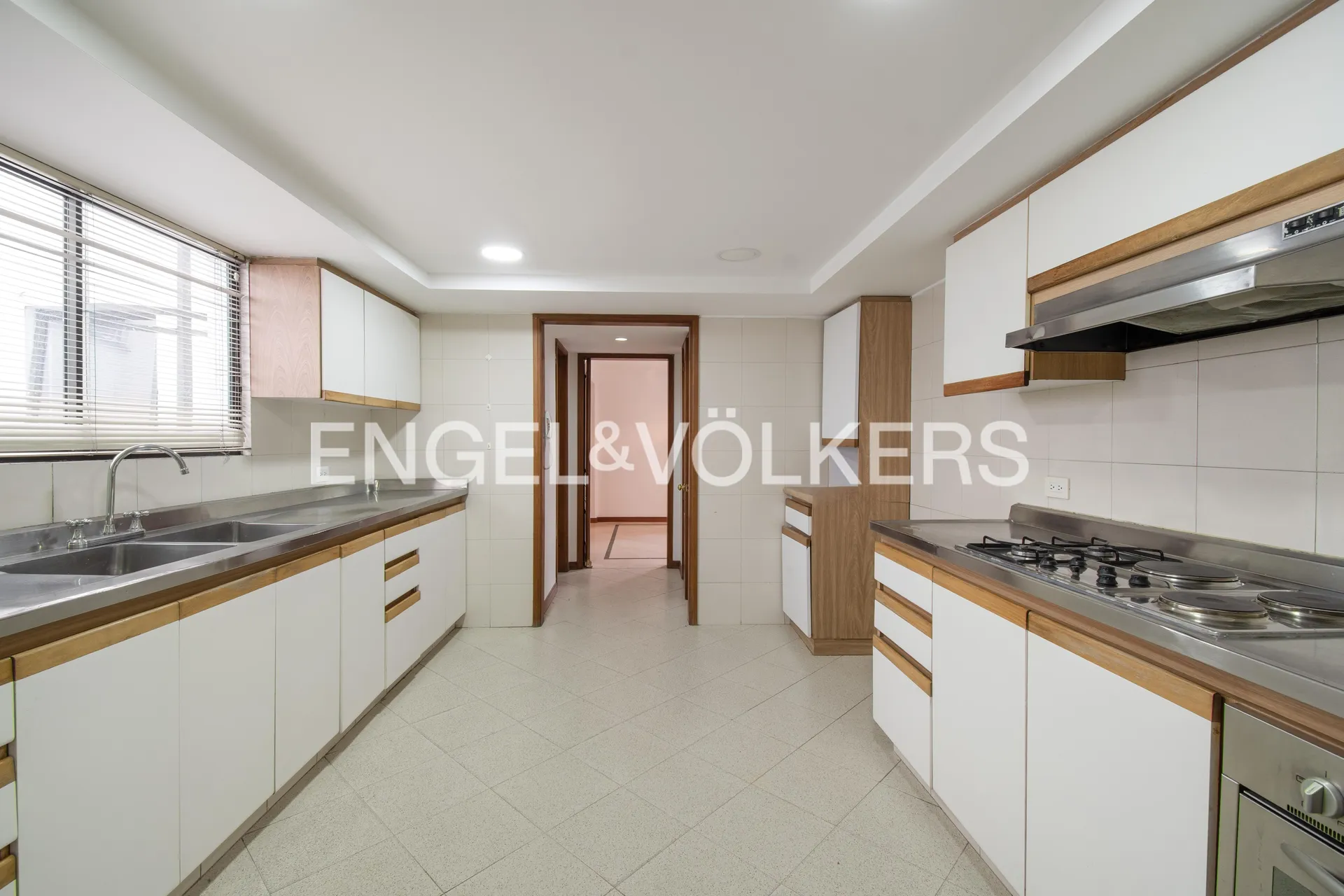 Apartamento en venta en Los Rosales, Bogotá · foto 8 de 22