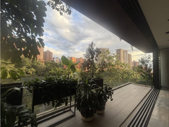 Apartamento de 3 alcobas en arriendo en Vizcaya, Medellín, 250 m² · foto 13 de 23