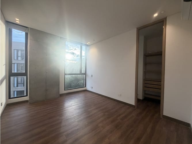Apartamento de 3 alcobas en arriendo en Vizcaya, Medellín, 250 m² · foto 20 de 23