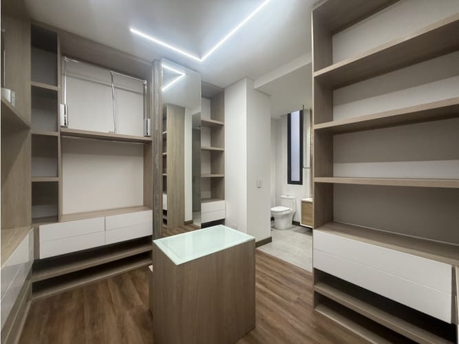 Apartamento de 3 alcobas en arriendo en Vizcaya, Medellín, 250 m² · foto 22 de 23