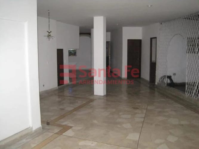 Casa de 4 alcobas en venta en La America, Medellín, 238 m² · foto 2 de 8