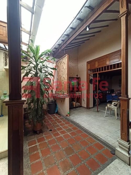 Casa de 7 alcobas en venta en La America, Medellín, 340 m² · foto 3 de 10