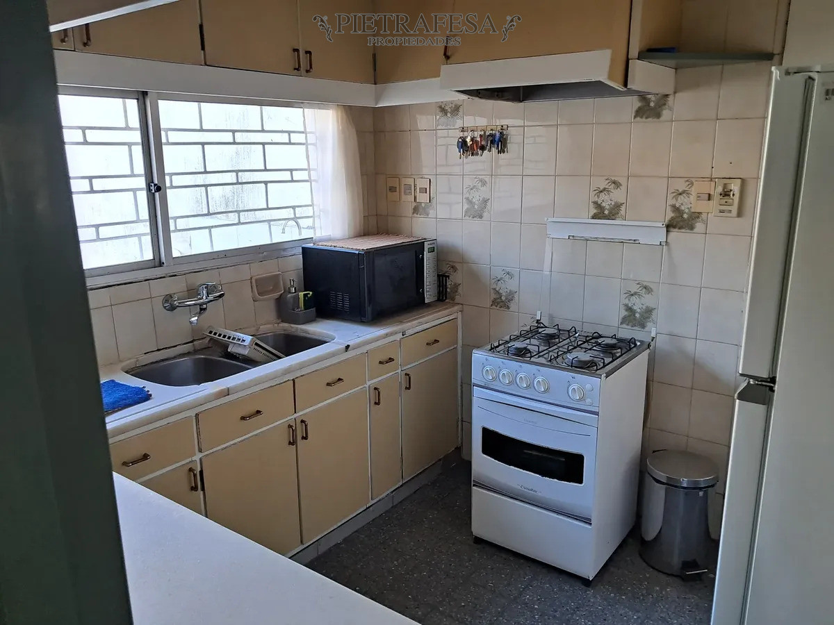 Casa en alquiler, 2 dormitorios, 1 baño, patio, garaje. Punta Carretas. · Foto 10